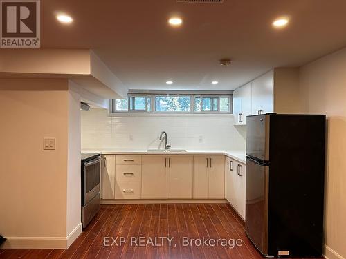 Bsmt - 61 Taysham Crescent, Toronto, ON - Indoor Photo Showing Kitchen