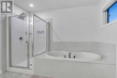 114 Lucas Terrace Nw, Calgary, AB - Indoor Photo Showing Bathroom