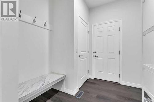 114 Lucas Terrace Nw, Calgary, AB - Indoor