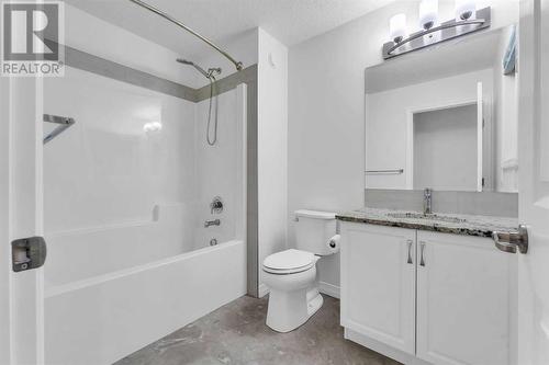 114 Lucas Terrace Nw, Calgary, AB - Indoor Photo Showing Bathroom