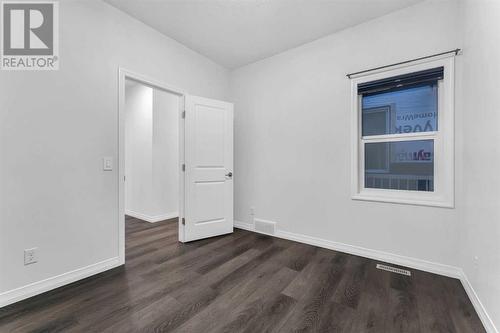 114 Lucas Terrace Nw, Calgary, AB - Indoor Photo Showing Other Room