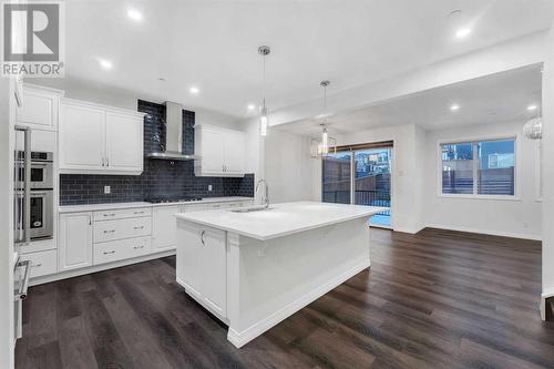 114 Lucas Terrace Nw, Calgary, AB - Indoor Photo Showing Kitchen With Upgraded Kitchen