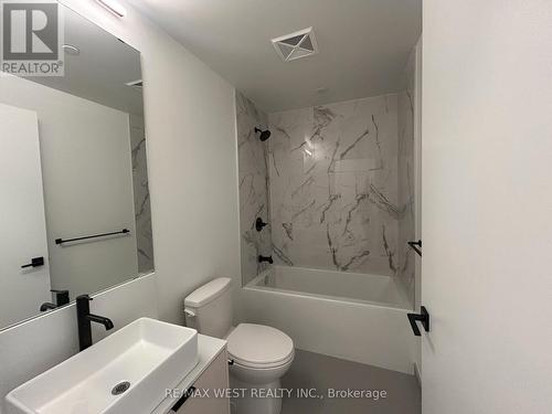 403 - 10 Graphophone Grove, Toronto, ON - Indoor Photo Showing Bathroom