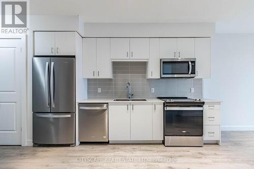 1505 - 15 Glebe Street, Cambridge, ON - Indoor Photo Showing Kitchen With Stainless Steel Kitchen