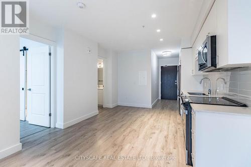 1505 - 15 Glebe Street, Cambridge, ON - Indoor Photo Showing Kitchen