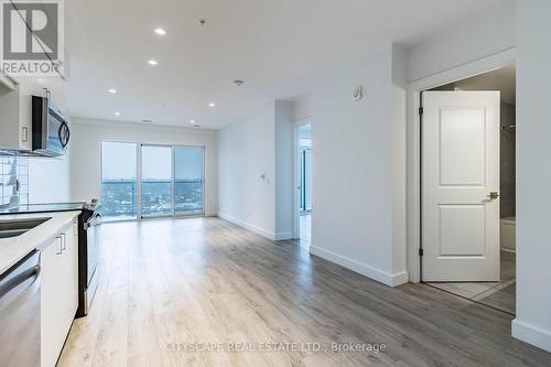 1505 - 15 Glebe Street, Cambridge, ON - Indoor Photo Showing Kitchen