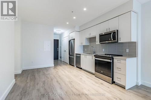 1505 - 15 Glebe Street, Cambridge, ON - Indoor Photo Showing Kitchen With Stainless Steel Kitchen