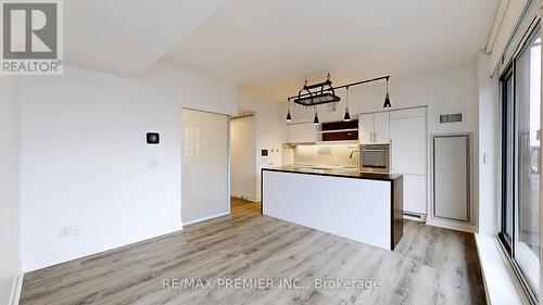 1104 - 39 Sherbourne Street, Toronto, ON - Indoor Photo Showing Kitchen