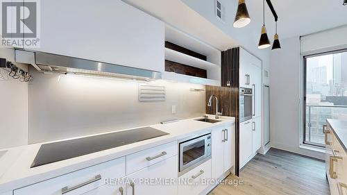 1104 - 39 Sherbourne Street, Toronto, ON - Indoor Photo Showing Kitchen