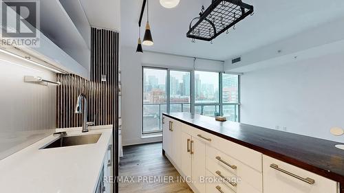 1104 - 39 Sherbourne Street, Toronto, ON - Indoor Photo Showing Kitchen