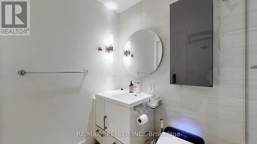 1104 - 39 Sherbourne Street, Toronto, ON - Indoor Photo Showing Bathroom