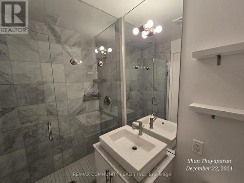 2202 - 1 The Esplanade Street, Toronto, ON - Indoor Photo Showing Bathroom