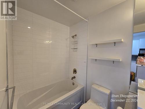 2202 - 1 The Esplanade Street, Toronto, ON - Indoor Photo Showing Bathroom