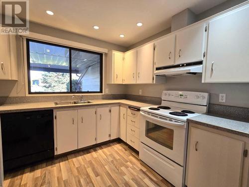 7717 Prairie Valley Road Unit# 103, Summerland, BC - Indoor Photo Showing Kitchen