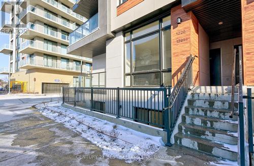 1221 - 8 David Eyer Road, Richmond Hill, ON - Outdoor