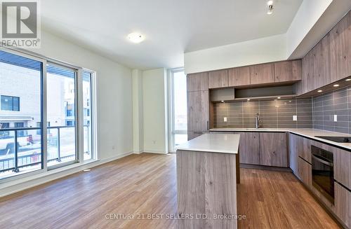 1221 - 8 David Eyer Road, Richmond Hill, ON - Indoor Photo Showing Kitchen With Upgraded Kitchen