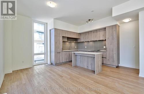 1221 - 8 David Eyer Road, Richmond Hill, ON - Indoor Photo Showing Kitchen