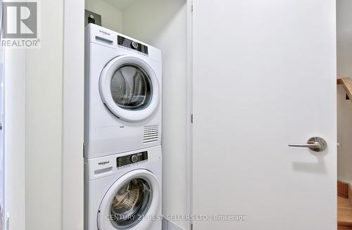 1221 - 8 David Eyer Road, Richmond Hill, ON - Indoor Photo Showing Laundry Room