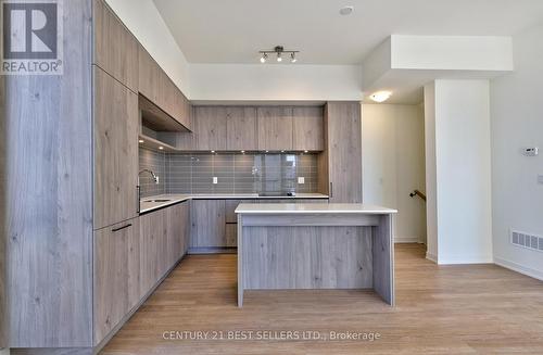 1221 - 8 David Eyer Road, Richmond Hill, ON - Indoor Photo Showing Kitchen