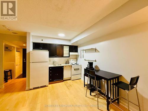 605 - 210 Victoria Street, Toronto, ON - Indoor Photo Showing Kitchen