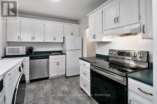 635 Oak Street, Collingwood, ON - Indoor Photo Showing Kitchen