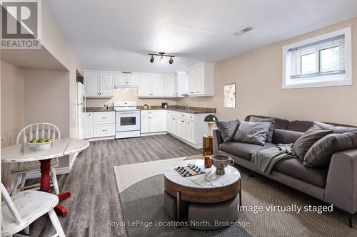 635 Oak Street, Collingwood, ON - Indoor Photo Showing Living Room