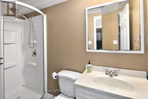 635 Oak Street, Collingwood, ON - Indoor Photo Showing Bathroom