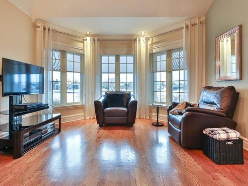 Living room - 266 Rue Ste-Thérèse, Saint-Jean-Sur-Richelieu, QC - Indoor Photo Showing Living Room