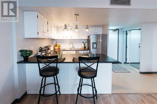 912, 4902 37 Street, Red Deer, AB - Indoor Photo Showing Kitchen