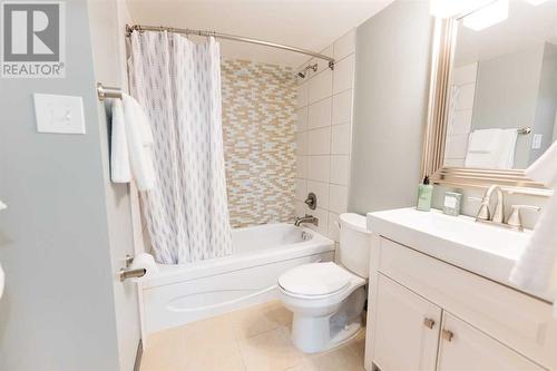 912, 4902 37 Street, Red Deer, AB - Indoor Photo Showing Bathroom