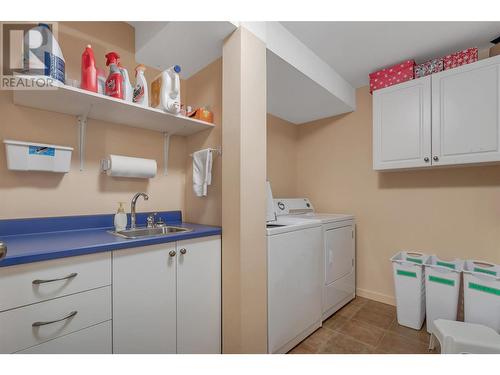 1450 Rose Meadow Drive Unit# 7, West Kelowna, BC - Indoor Photo Showing Laundry Room