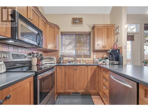 1450 Rose Meadow Drive Unit# 7, West Kelowna, BC - Indoor Photo Showing Kitchen With Double Sink