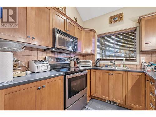 1450 Rose Meadow Drive Unit# 7, West Kelowna, BC - Indoor Photo Showing Kitchen With Double Sink