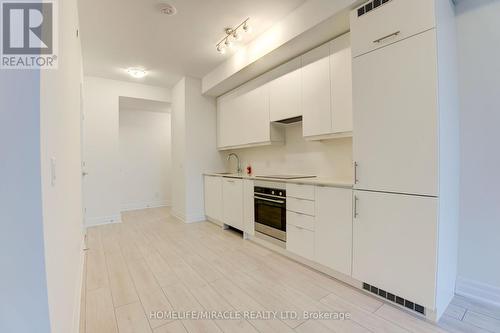 1806 - 30 Elm Drive, Mississauga, ON - Indoor Photo Showing Kitchen