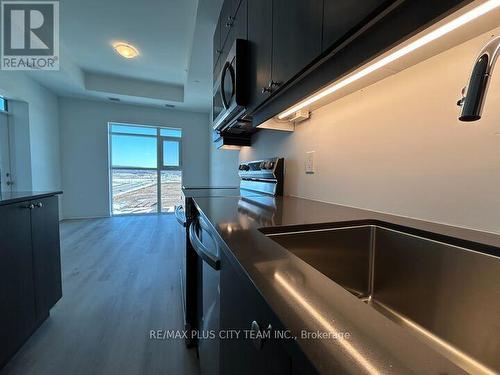 604 - 490 Gordon Krantz Avenue, Milton, ON - Indoor Photo Showing Kitchen