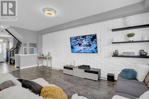 158 Kinsman Drive, Hamilton, ON - Indoor Photo Showing Living Room