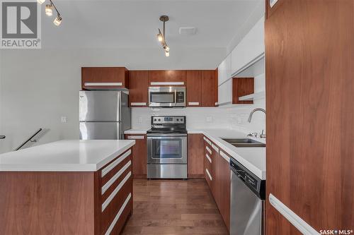 120 2315 Mcclocklin Road, Saskatoon, SK - Indoor Photo Showing Kitchen With Double Sink With Upgraded Kitchen