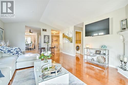 1369 Rendezvous, Windsor, ON - Indoor Photo Showing Living Room