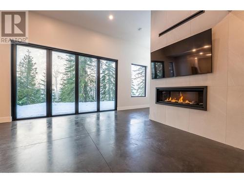 1350 Kai Road, Nelson, BC - Indoor Photo Showing Living Room With Fireplace