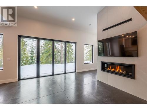 1350 Kai Road, Nelson, BC - Indoor With Fireplace