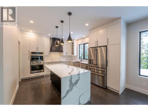 1350 Kai Road, Nelson, BC - Indoor Photo Showing Kitchen With Upgraded Kitchen