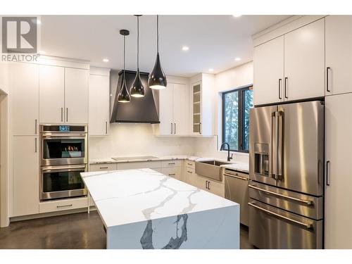 1350 Kai Road, Nelson, BC - Indoor Photo Showing Kitchen With Upgraded Kitchen