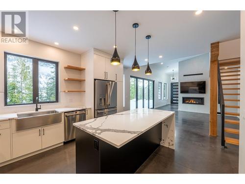 1350 Kai Road, Nelson, BC - Indoor Photo Showing Kitchen With Upgraded Kitchen