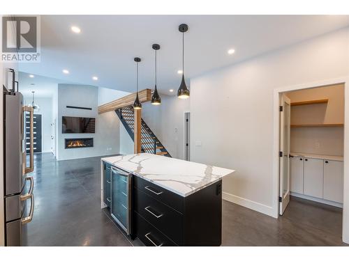 1350 Kai Road, Nelson, BC - Indoor Photo Showing Kitchen With Upgraded Kitchen