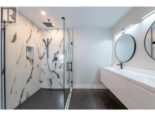 1350 Kai Road, Nelson, BC - Indoor Photo Showing Bathroom