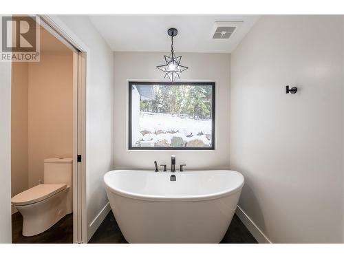 1350 Kai Road, Nelson, BC - Indoor Photo Showing Bathroom