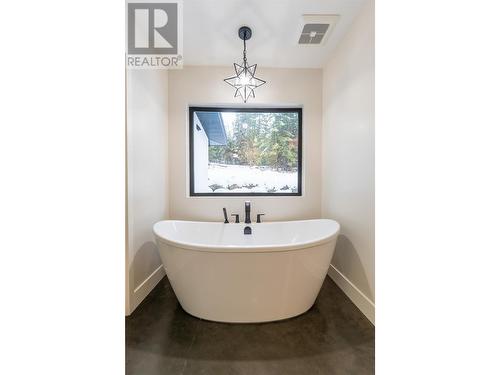 1350 Kai Road, Nelson, BC - Indoor Photo Showing Bathroom