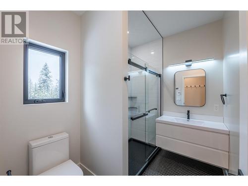 1350 Kai Road, Nelson, BC - Indoor Photo Showing Bathroom