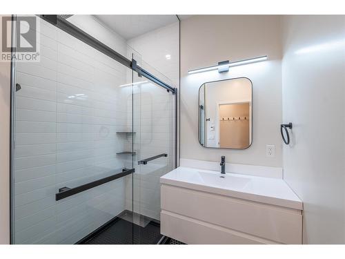 1350 Kai Road, Nelson, BC - Indoor Photo Showing Bathroom