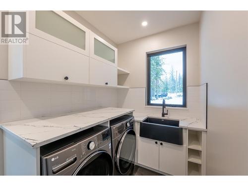 1350 Kai Road, Nelson, BC - Indoor Photo Showing Laundry Room